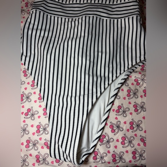 One piece swimsuit - Picture 8 of 11